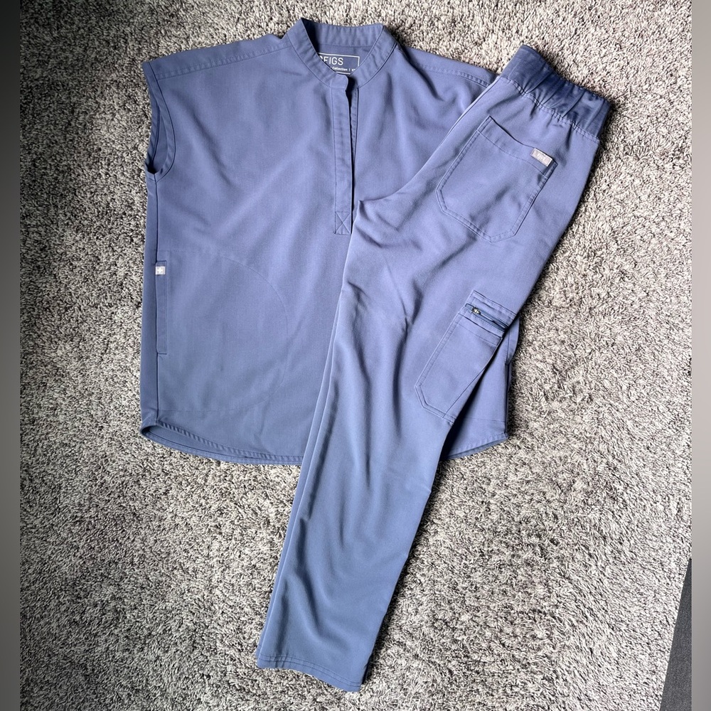 FIGS set. Rafaela top and Yola pants.